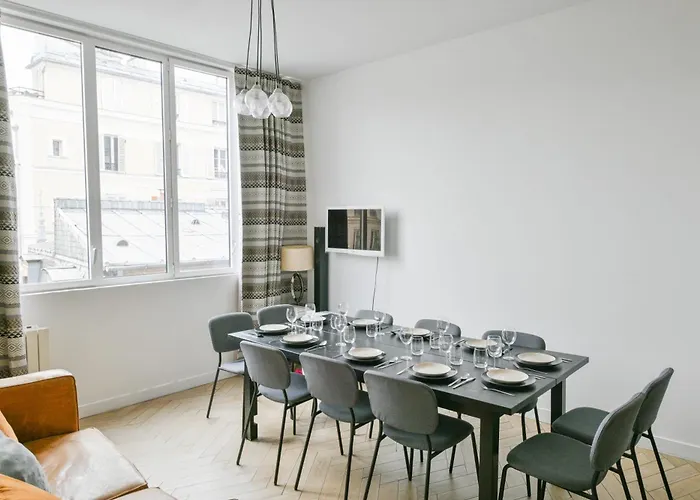 Sacre-coeur Modern 4bd With Sauna For 10 Guests! * Paříž