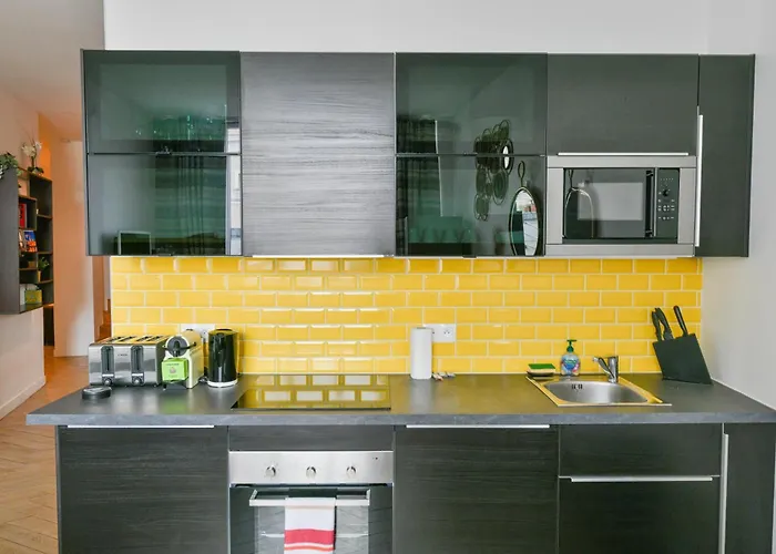 Sacre-coeur Modern 4bd With Sauna For 10 Guests! * Paříž