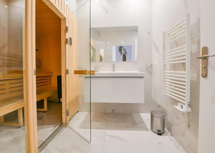 Sacre-coeur Modern 4bd With Sauna For 10 Guests! * Paříž