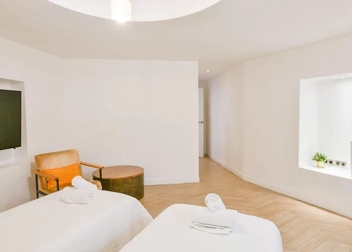 Sacre-coeur Modern 4bd With Sauna For 10 Guests! Apartmán