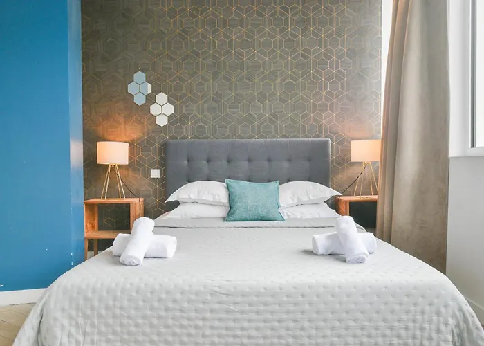 Sacre-coeur Modern 4bd With Sauna For 10 Guests! Paříž